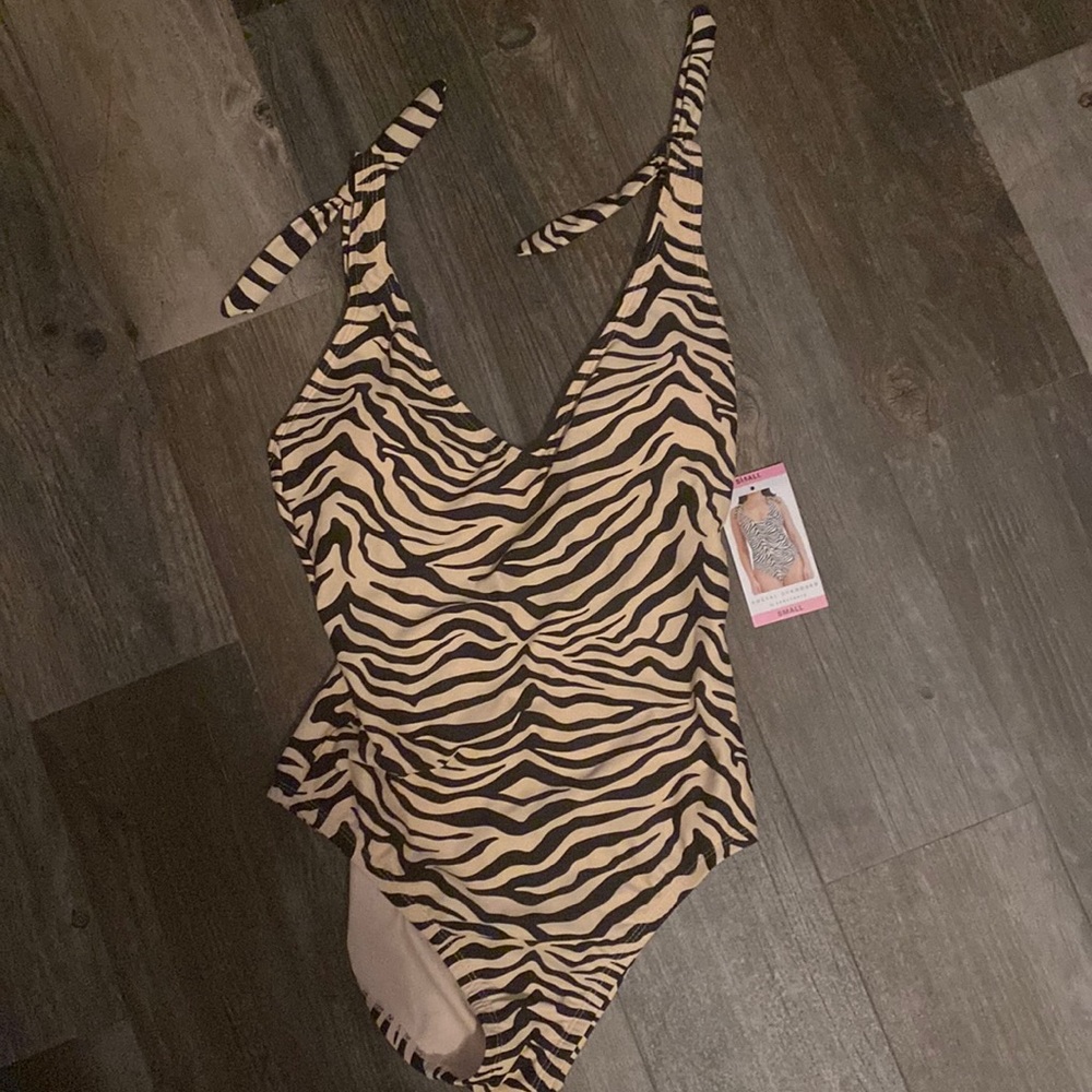New with tags Women’s Tiger Print one- piece swim suit size small